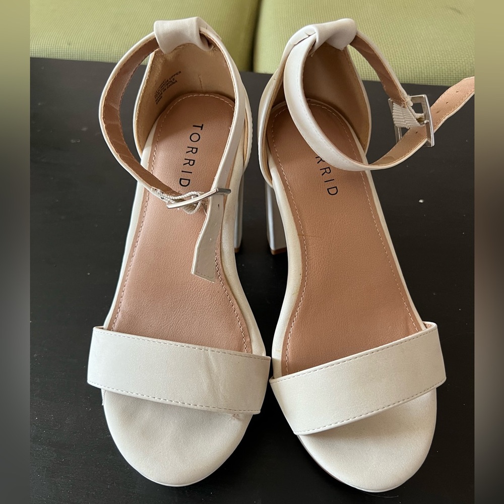 White Platform Heels size 7W
